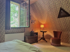 Detached House in Private Mature Garden