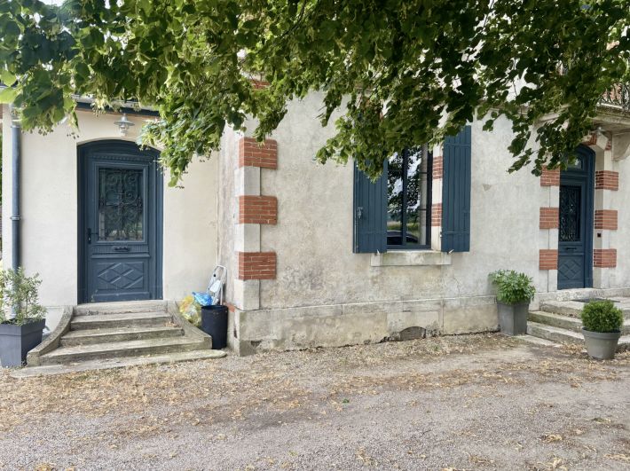 Maison De Maitre With Outbuilding