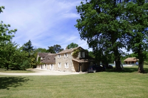 Detached Country House with Swimming Pool and Tennis Court