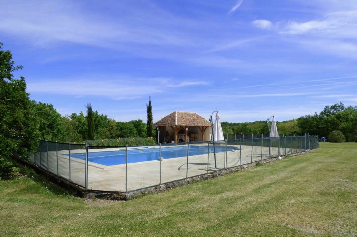 Detached Country House with Swimming Pool and Tennis Court