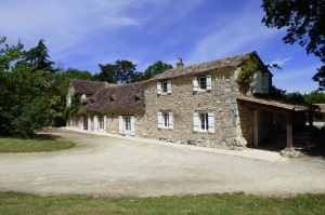 Detached Country House with Swimming Pool and Tennis Court