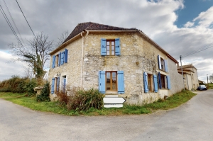 Completely Charming House with Garden