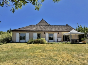 Beautiful House and Garden in Popular Sector
