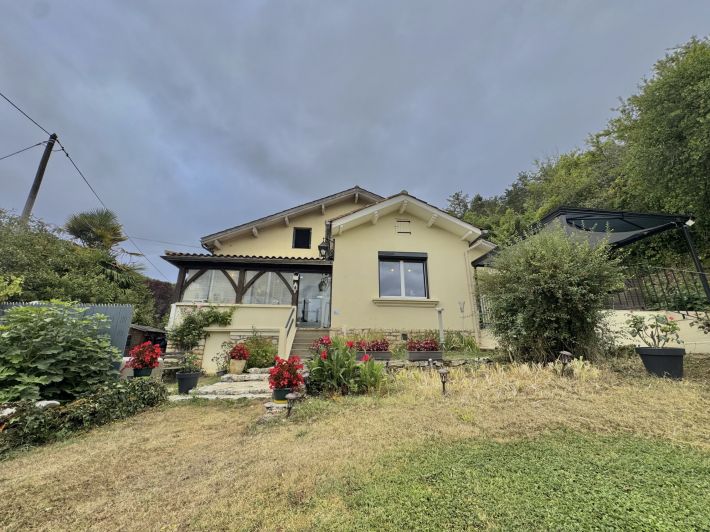 Detached House with Garden and Open View