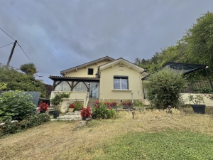 Detached House with Garden and Open View