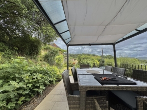 Detached House with Garden and Open View