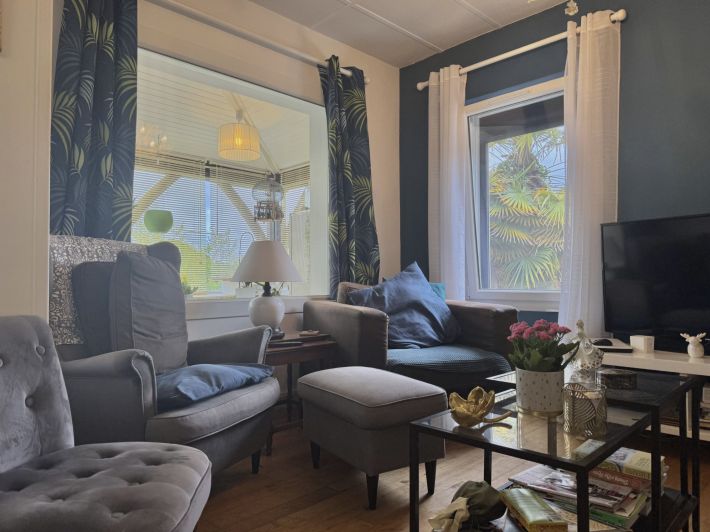Detached House with Garden and Open View