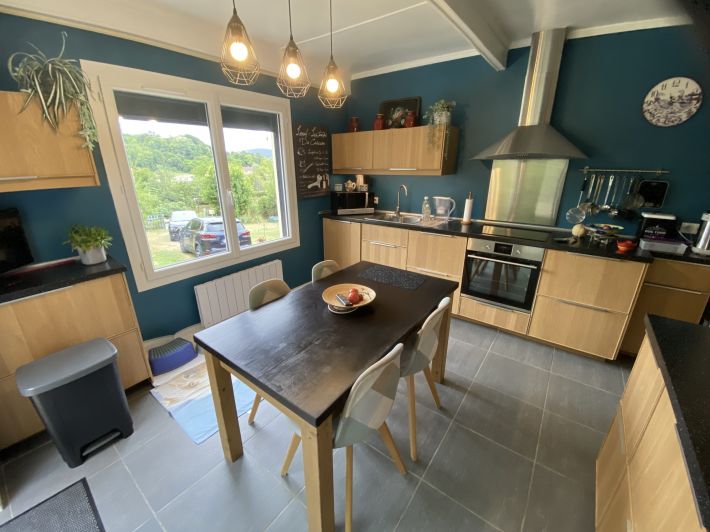 Detached House with Garden and Open View