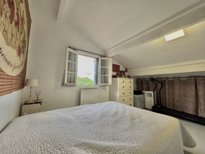 Detached House with Garden and Open View