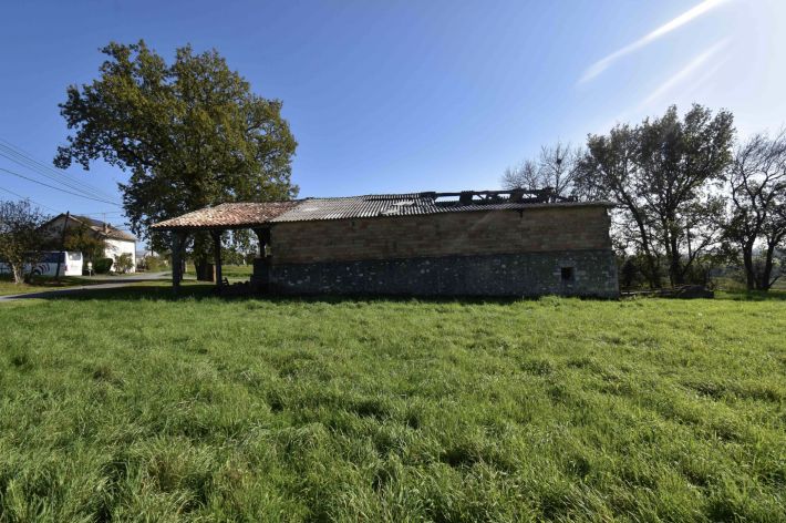 Large Barn in the Countryside to Develop