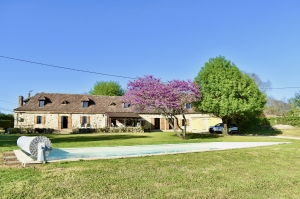 Detached Country House with Swimming Pool and Open View