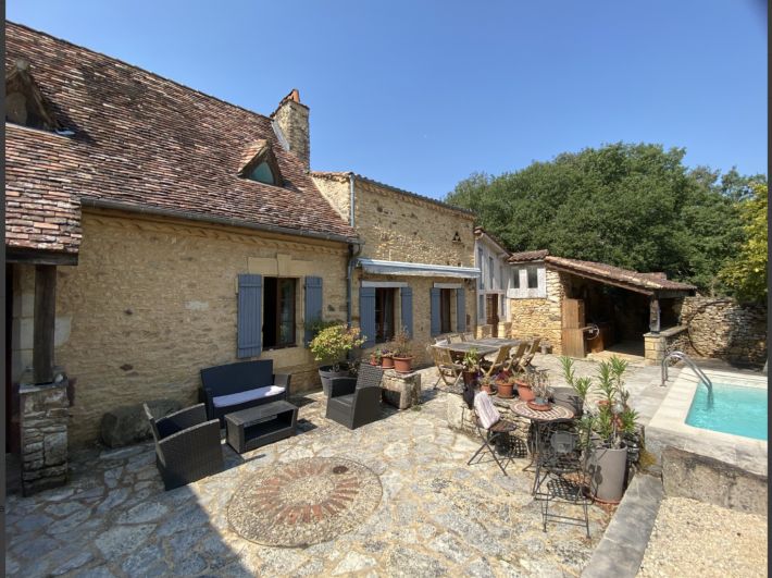 Detached House and Garden with Swimming Pool