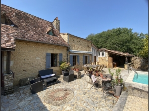 Detached House and Garden with Swimming Pool