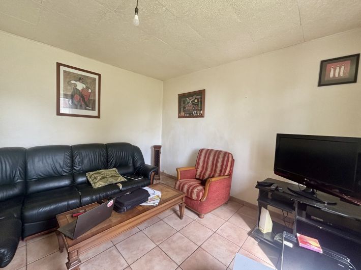 Charming House with Garage, Ideal Holiday Home