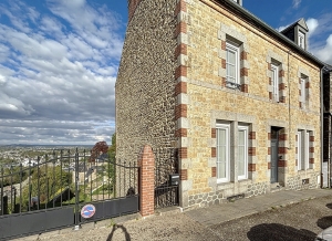 Town House with Panoramic Open View