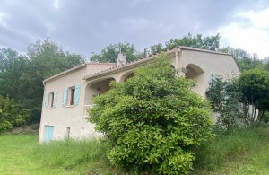 Detached Villa with Landscaped Garden