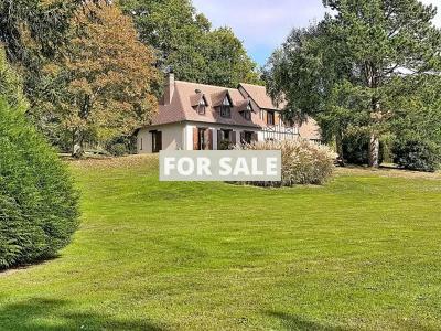 Country Residence in Parkland Grounds, Beautiful Interior Living Space