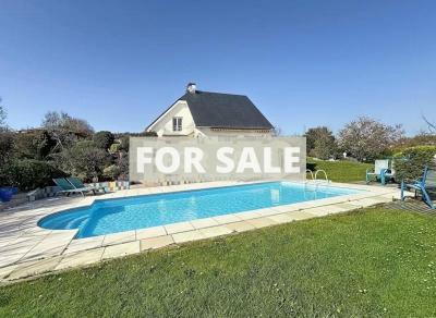 Contemporary Detached House with Swimming Pool