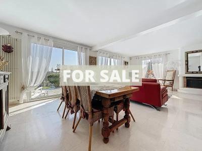 Contemporary Detached House with Swimming Pool