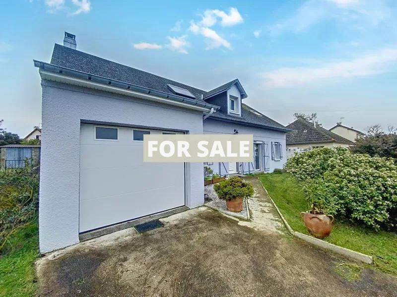 Detached House with Garden Close to the Coast