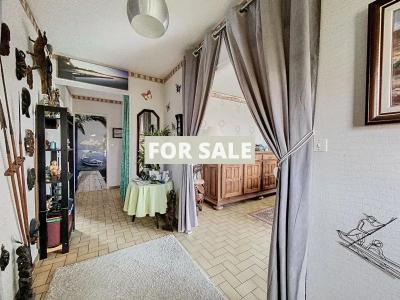 Detached House with Garden Close to the Coast
