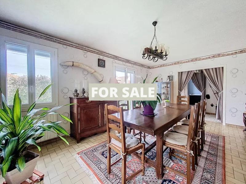 Detached House with Garden Close to the Coast