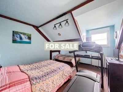 Detached House with Garden Close to the Coast