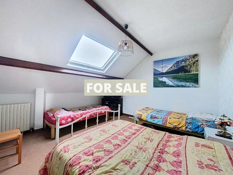 Detached House with Garden Close to the Coast