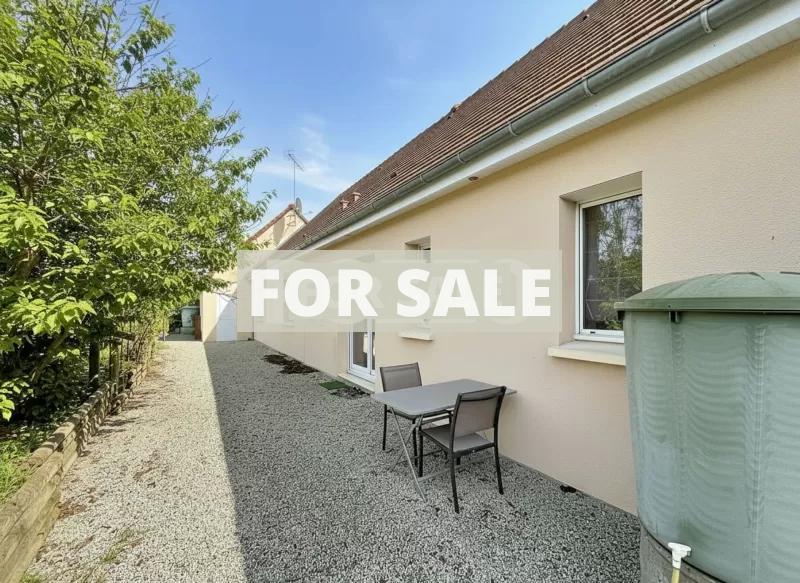 Detached House with Garden in Lovely Location