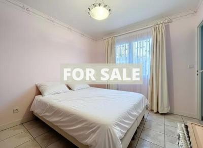 Detached House with Garden in Lovely Location