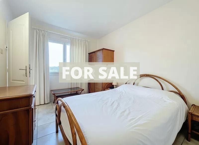 Detached House with Garden in Lovely Location