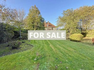 Detached House with Beautiful Garden