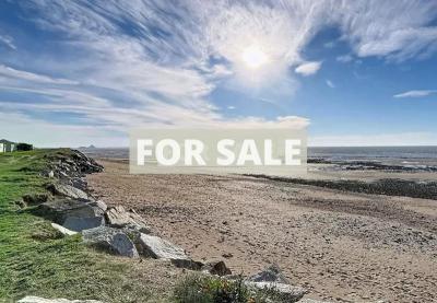 Detached House with Garden by the Coast
