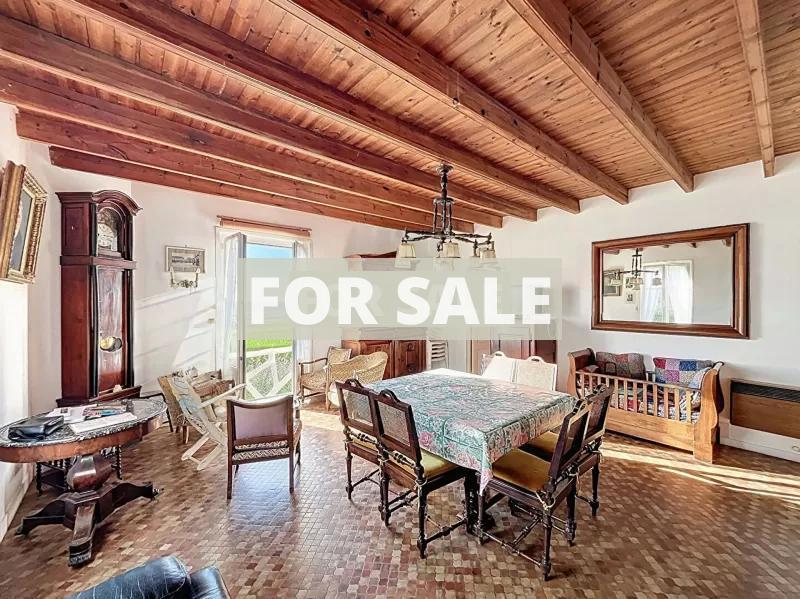 Detached House with Garden by the Coast