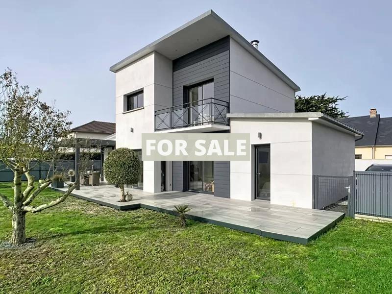 Contemporary Detached House by the Coast