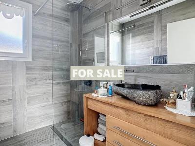 Contemporary Detached House by the Coast