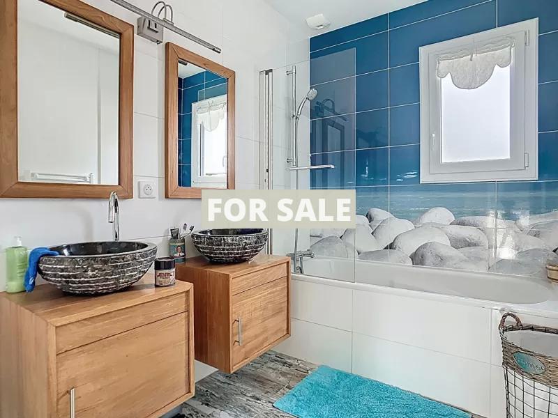 Contemporary Detached House by the Coast