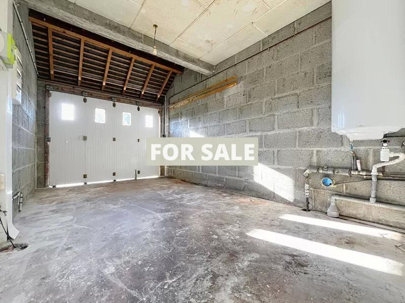 Modern Detached House with Garden