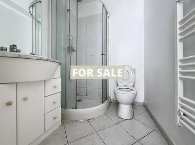 Modern Detached House with Garden