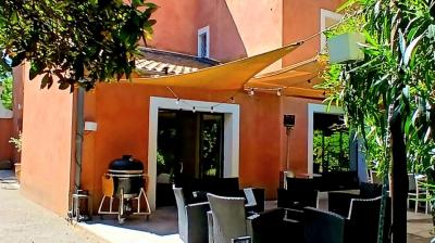 Stunning 18th Century Property, Landscaped Gardens With Pool