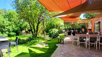 Stunning 18th Century Property, Landscaped Gardens With Pool