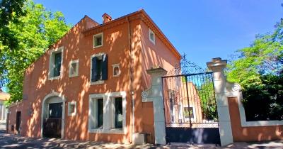 Stunning 18th Century Property, Landscaped Gardens With Pool