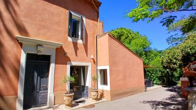 Stunning 18th Century Property, Landscaped Gardens With Pool