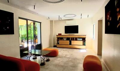 Stunning 18th Century Property, Landscaped Gardens With Pool