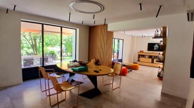 Stunning 18th Century Property, Landscaped Gardens With Pool