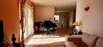 Single Storey Villa With Pool, Fruit Trees and Garden