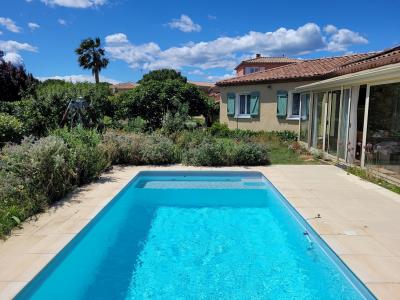 Single Storey Villa With Swimming Pool