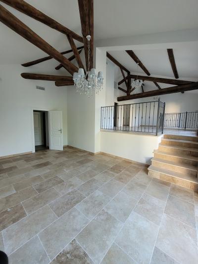 Renovated Barn With Courtyard And Swimming Pool