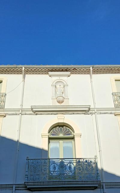 Impressive Maison-de-Maitre with Guest Gite and Pool