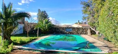 Impressive Maison-de-Maitre with Guest Gite and Pool